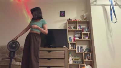 YingPopichak live cam on Cam4