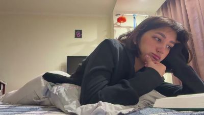 YingPopichak live cam on Cam4