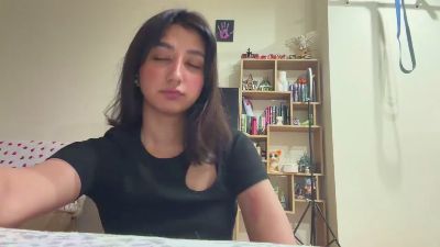 YingPopichak live cam on Cam4