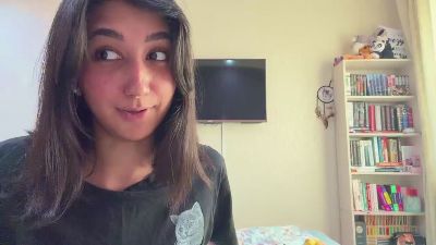 YingPopichak live cam on Cam4
