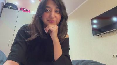YingPopichak live cam on Cam4