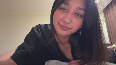 YingPopichak live cam on Cam4