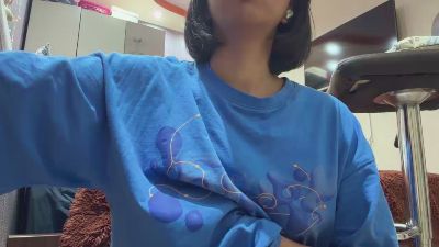 YingPopichak live cam on Cam4