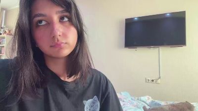 YingPopichak live cam on Cam4
