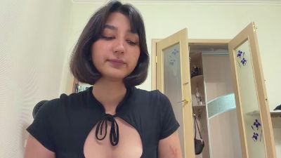 YingPopichak live cam on Cam4