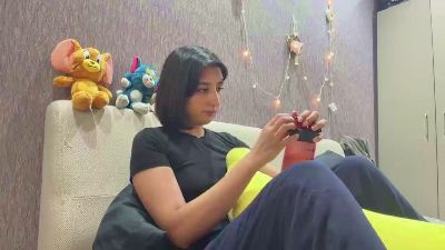 YingPopichak live cam on Cam4