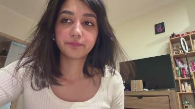 YingPopichak live cam on Cam4