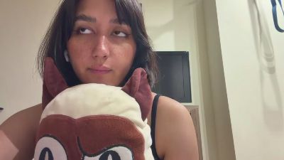 YingPopichak live cam on Cam4