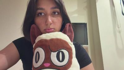 YingPopichak live cam on Cam4