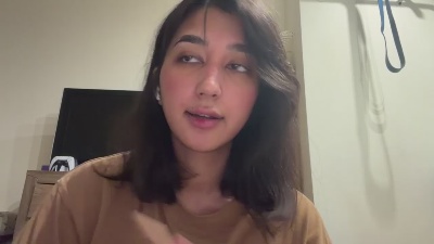 YingPopichak live cam on Cam4