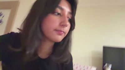 YingPopichak live cam on Cam4
