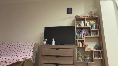 YingPopichak live cam on Cam4