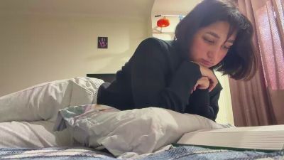 YingPopichak live cam on Cam4