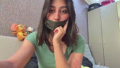 YingPopichak live cam on Cam4