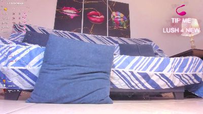 Yiovanna19 live cam on Cam4