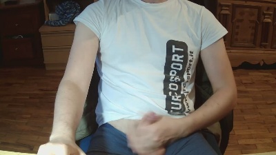 YoUnGbOy2018 live cam on Cam4