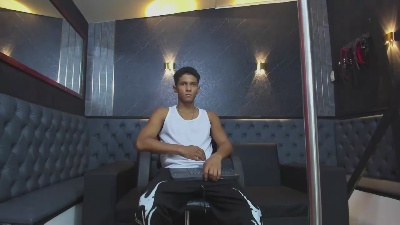 Yoel_Blessed live cam on Cam4