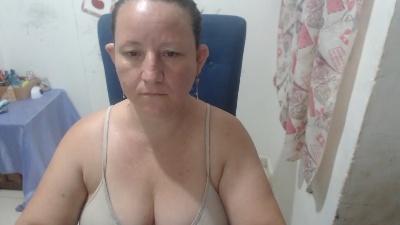 Yohis_Kiut25 live cam on Cam4
