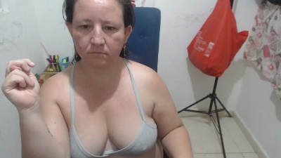 Yohis_Kiut25 live cam on Cam4