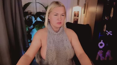YolandaKiss live cam on Cam4