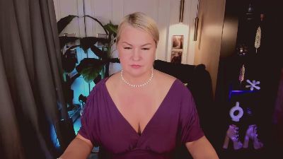 YolandaKiss live cam on Cam4