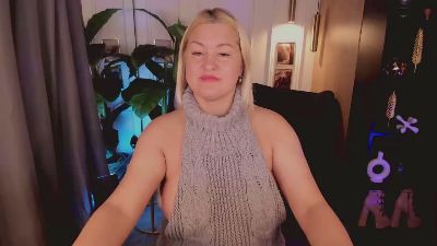 YolandaKiss live cam on Cam4
