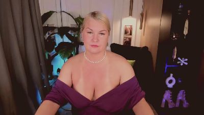 YolandaKiss live cam on Cam4