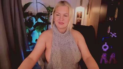 YolandaKiss live cam on Cam4