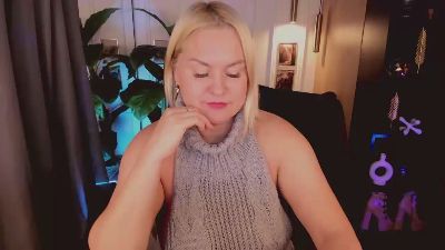 YolandaKiss live cam on Cam4