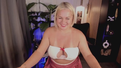 YolandaKiss live cam on Cam4