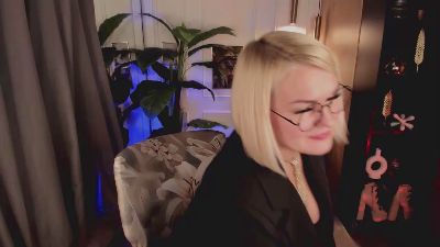 YolandaKiss live cam on Cam4