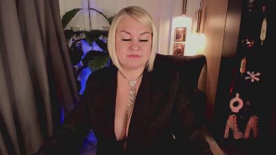 YolandaKiss live cam on Cam4