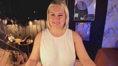 YolandaKiss live cam on Cam4