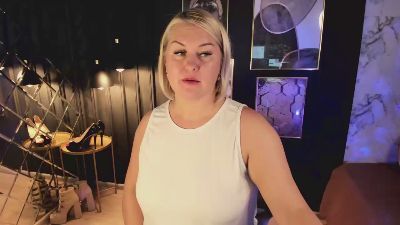 YolandaKiss live cam on Cam4