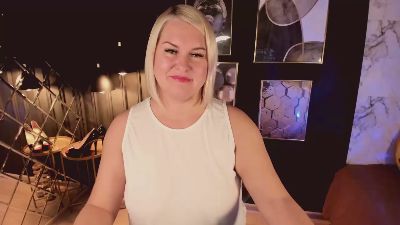 YolandaKiss live cam on Cam4