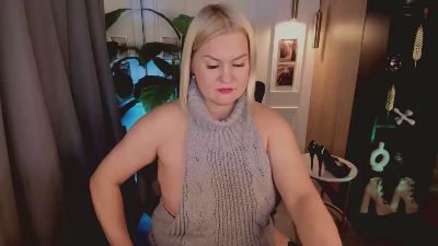 YolandaKiss live cam on Cam4