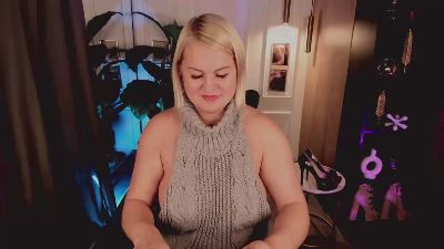 YolandaKiss live cam on Cam4