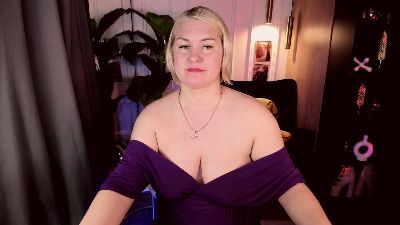 YolandaKiss live cam on Cam4