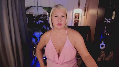 YolandaKiss live cam on Cam4