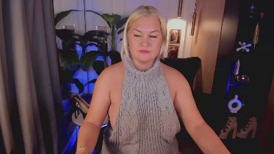 YolandaKiss live cam on Cam4
