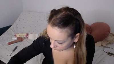 Yoli_Morena live cam on Cam4
