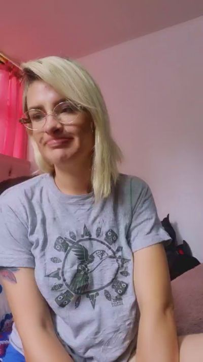 Youlittlestar28 live cam on Cam4