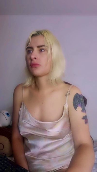 Youlittlestar28 live cam on Cam4