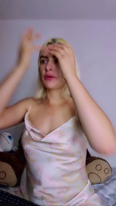Youlittlestar28 live cam on Cam4