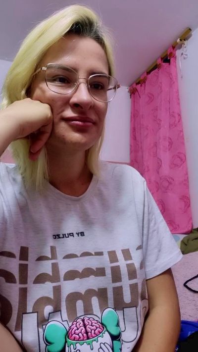Youlittlestar28 live cam on Cam4