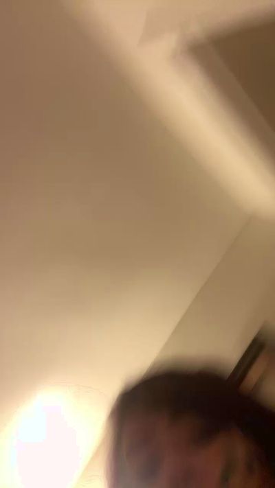 Young00000 live cam on Cam4
