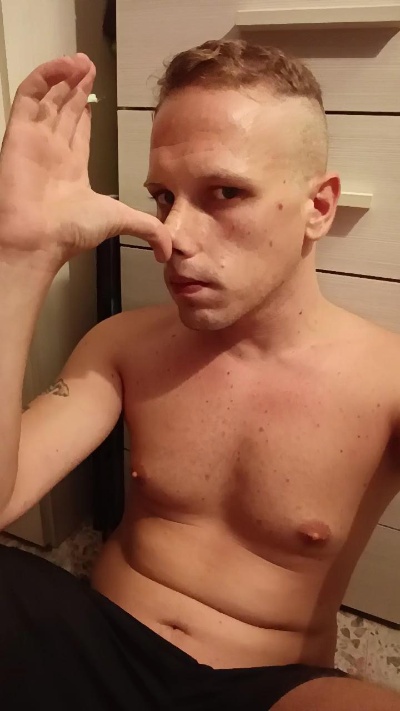 Youngperverse live cam on Cam4