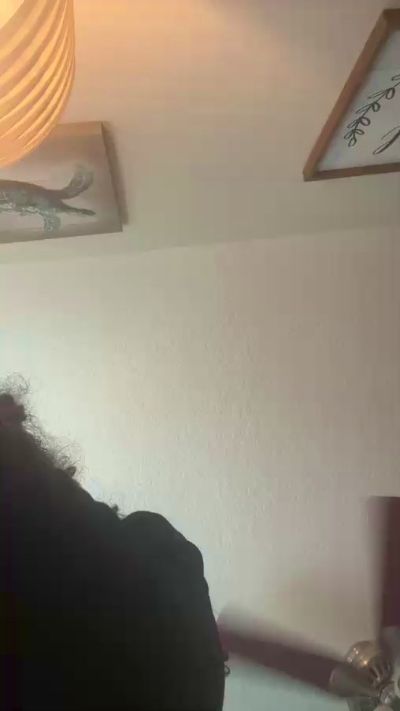 YourCamBaddie live cam on Cam4