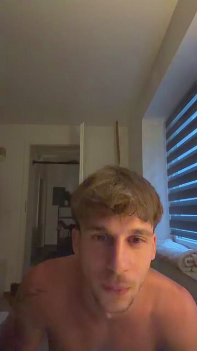 YourLittleBoy18 live cam on Cam4