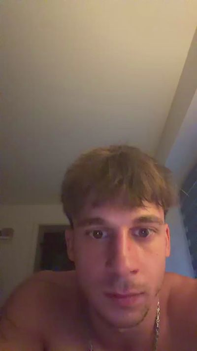 YourLittleBoy18 live cam on Cam4